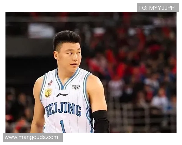 李根：从篮球场上的拼搏者到生活中的坚韧者的成长之路